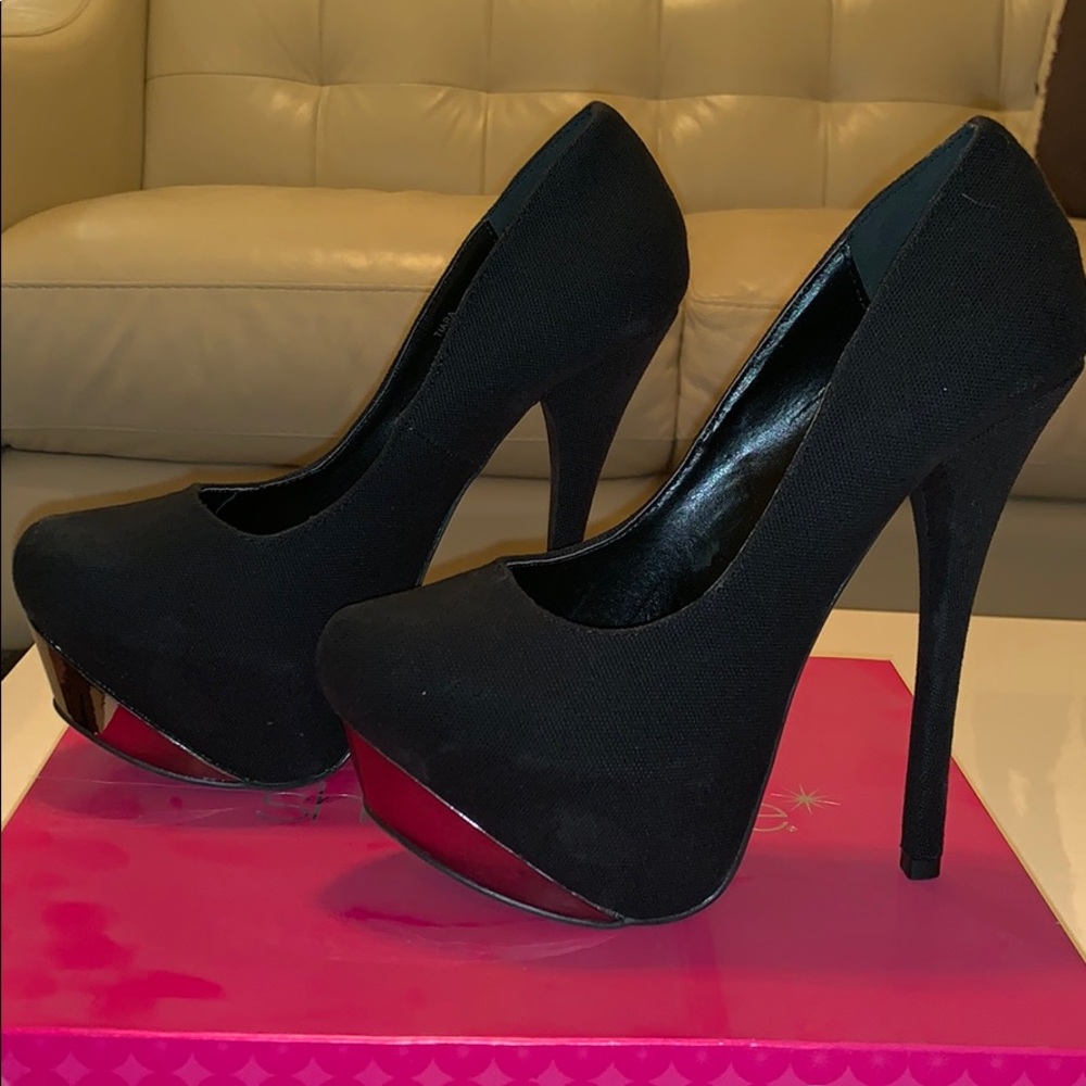 Heels - Picture 2 of 4